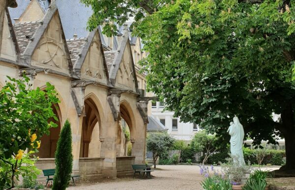 Visit Medieval Paris - cloister Francoise R