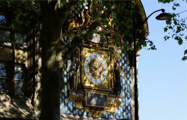 Visit heart of Paris - clock Delphine