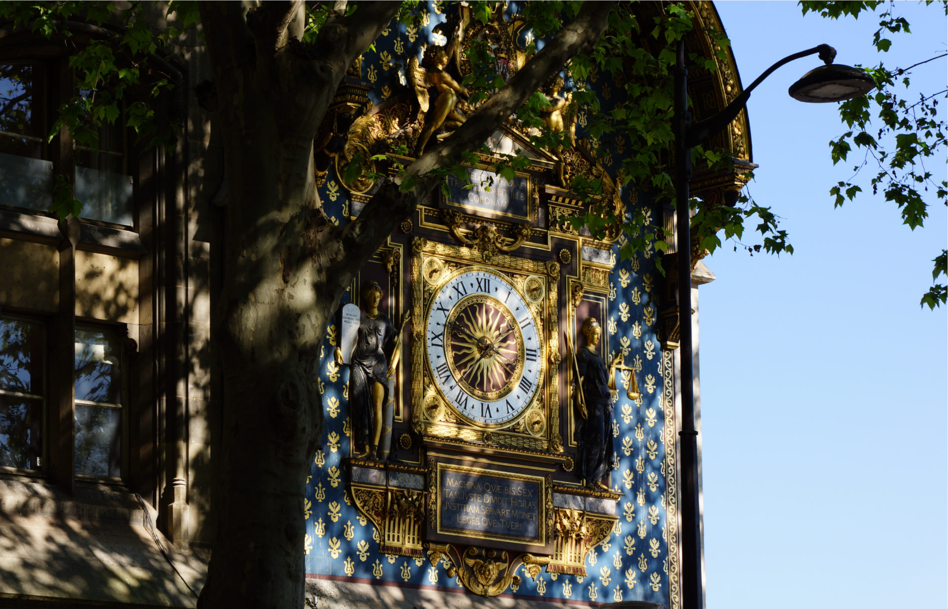 Visit heart of Paris - clock Delphine