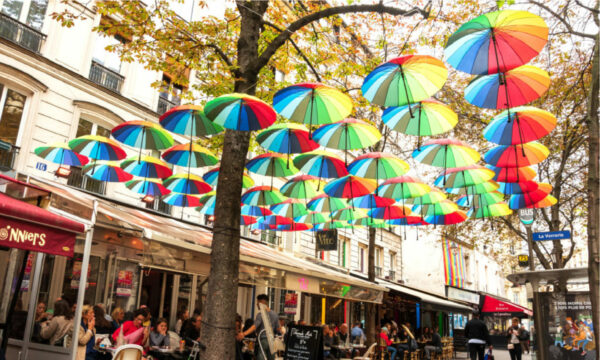 Visit Marais - street covered with umbrellas Françoise H