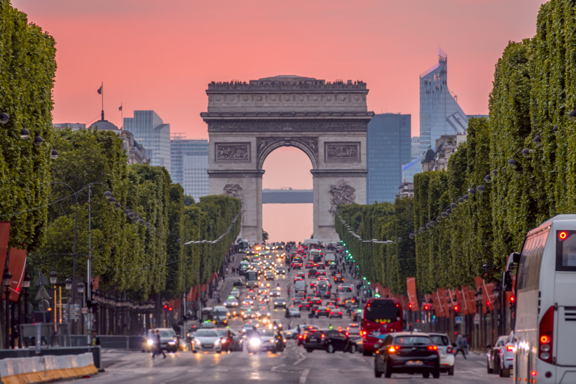 Visit Perspective Paris Delphine - Champs Elysees Arc de Triomphe Header