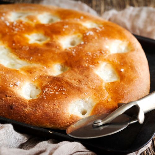 focaccia sur son assiette