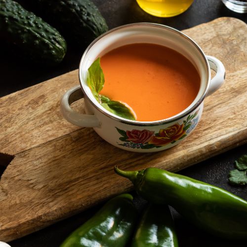 gaspacho dans sa soupière
